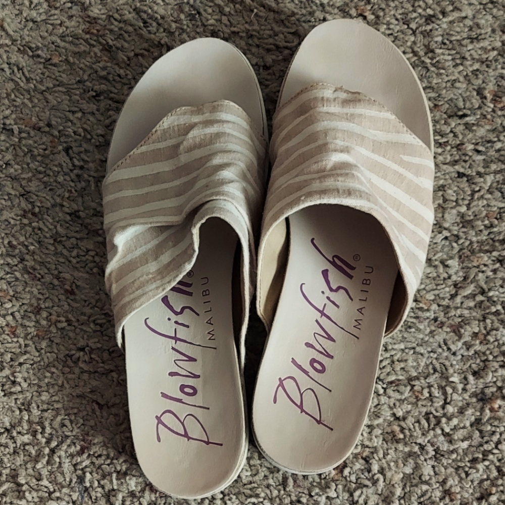 Like New Blowfish Women's Tan Slide Sandals